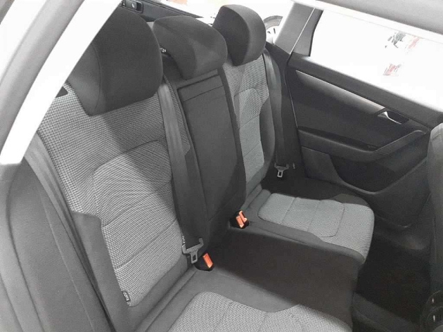 VOLKSWAGEN PASSAT VARIANT 2012