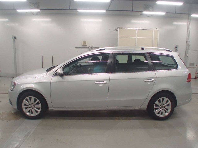 VOLKSWAGEN PASSAT VARIANT 2012