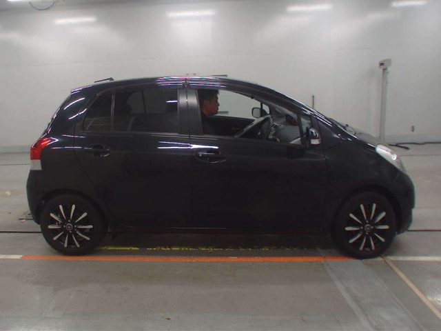TOYOTA VITZ 2009
