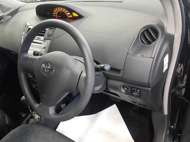 TOYOTA VITZ 2009
