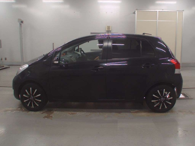 TOYOTA VITZ 2009