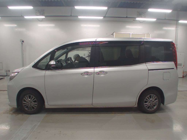 TOYOTA ESQUIRE 2016
