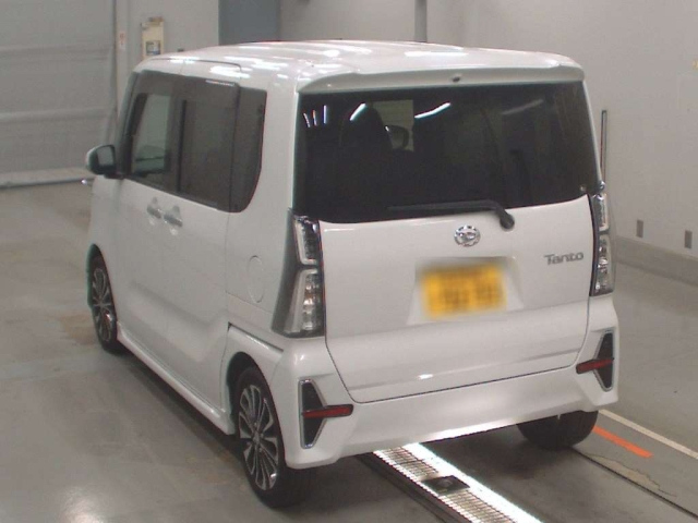 DAIHATSU TANTO 2021