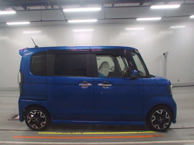 HONDA N BOX 2017