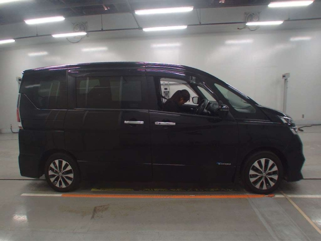 NISSAN SERENA 2017