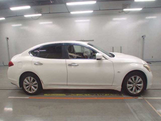 NISSAN FUGA 2010