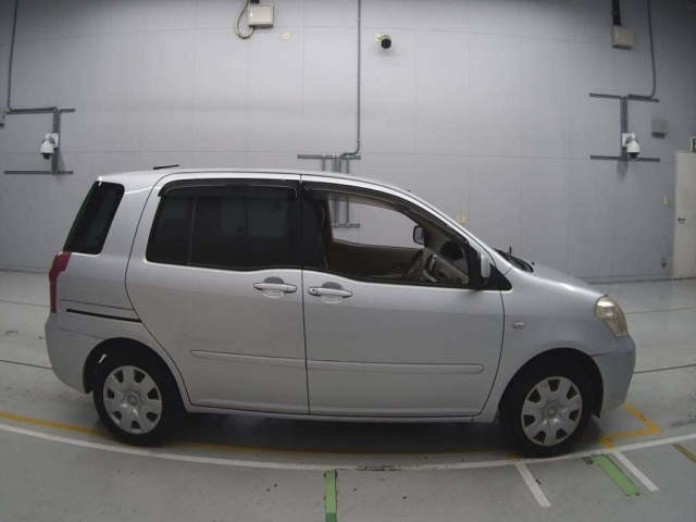 TOYOTA RAUM 2008