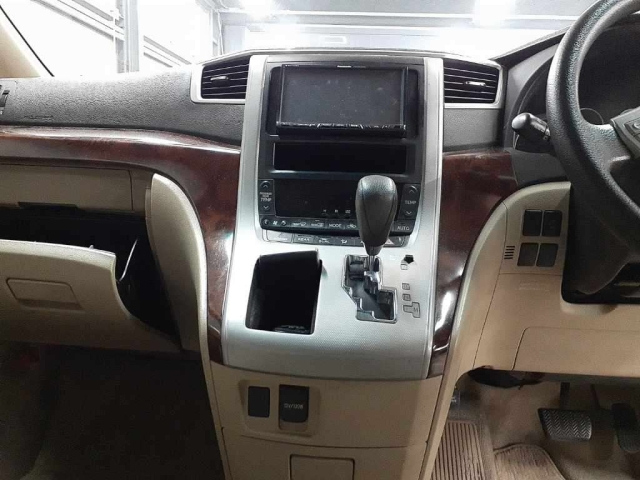 TOYOTA VELLFIRE 2008