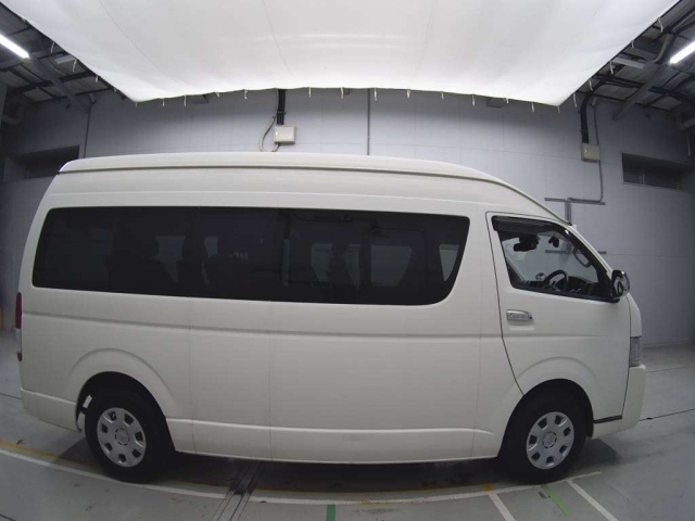 TOYOTA HIACE 2018