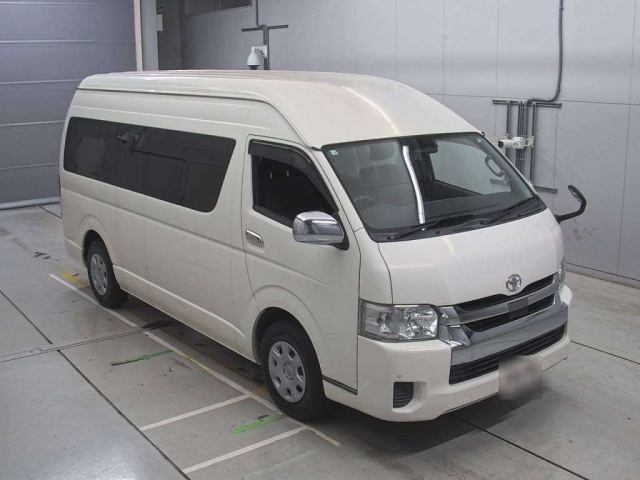TOYOTA HIACE 2018