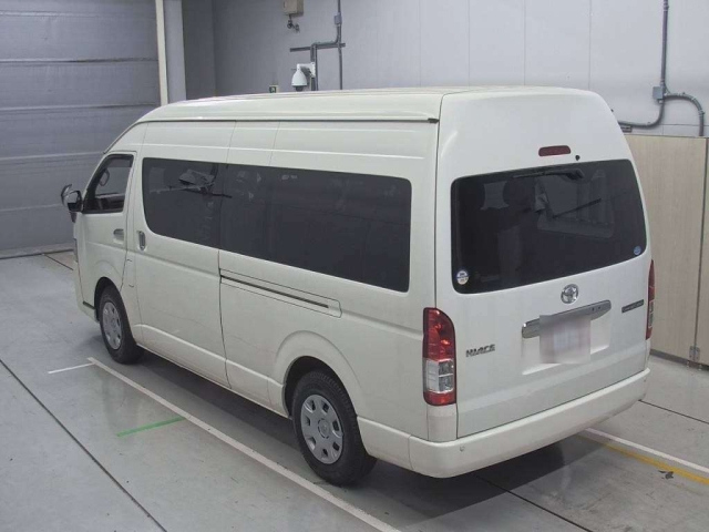 TOYOTA HIACE 2018