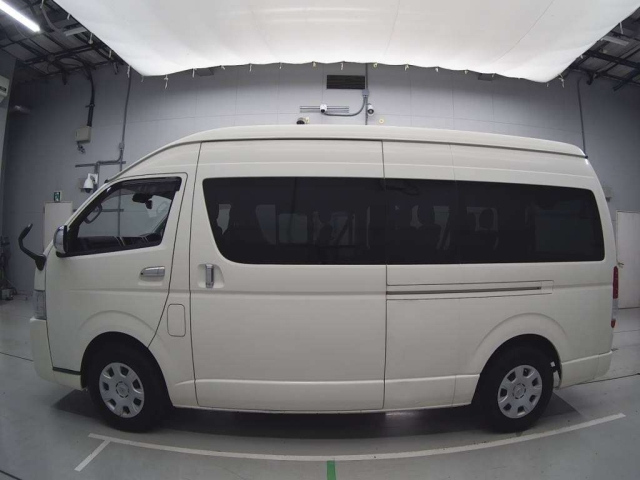 TOYOTA HIACE 2018