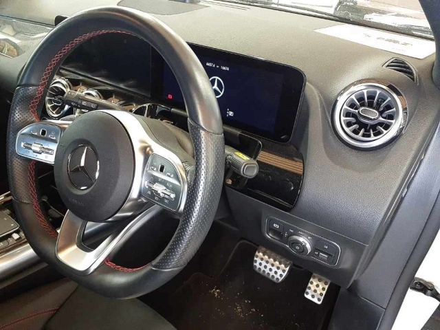 MERCEDES BENZ GLA CLASS 2022