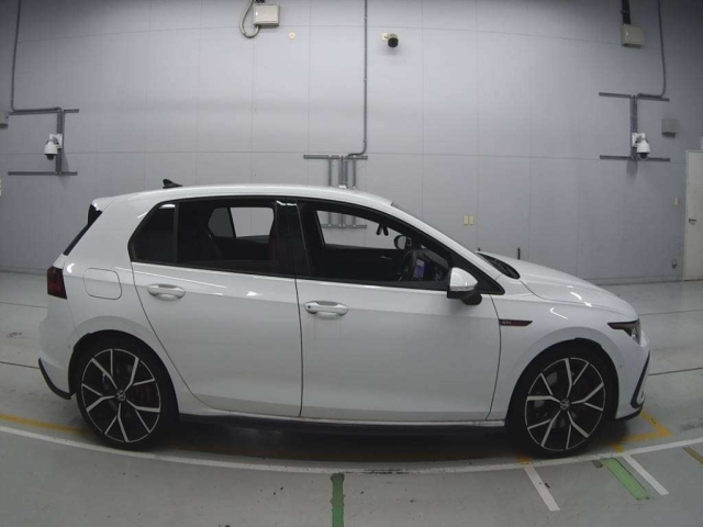 VOLKSWAGEN GOLF 2023