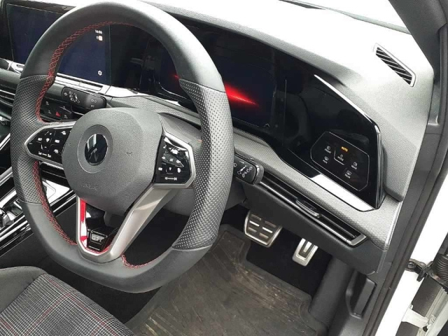 VOLKSWAGEN GOLF 2023