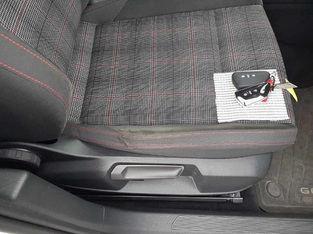 VOLKSWAGEN GOLF 2023