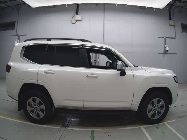 TOYOTA LAND CRUISER 2023