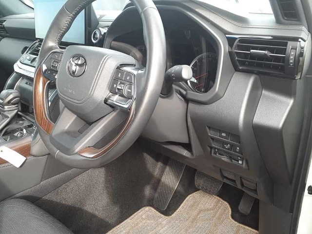 TOYOTA LAND CRUISER 2023