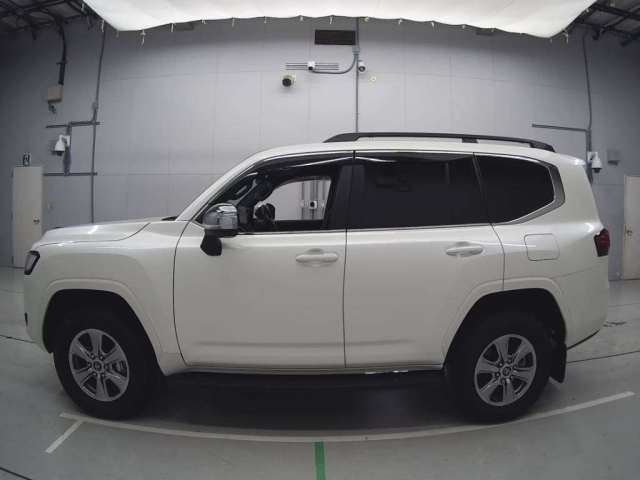 TOYOTA LAND CRUISER 2023