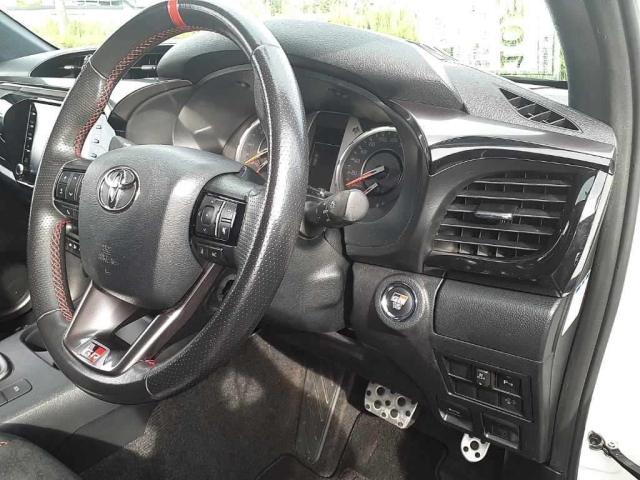 TOYOTA HILUX 2023