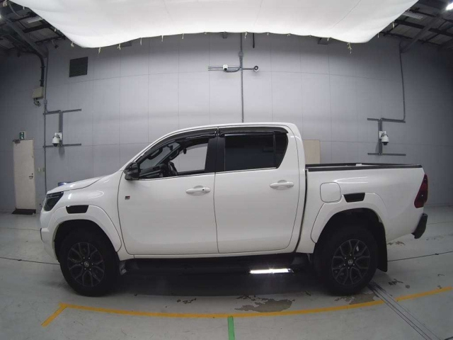 TOYOTA HILUX 2023