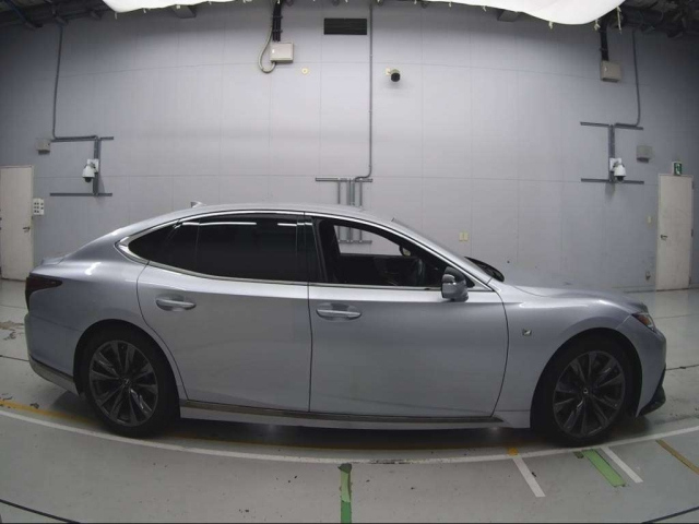 LEXUS LS 2022