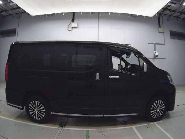 TOYOTA GRANACE 2022