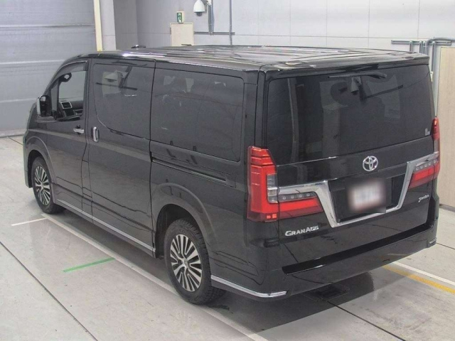 TOYOTA GRANACE 2022
