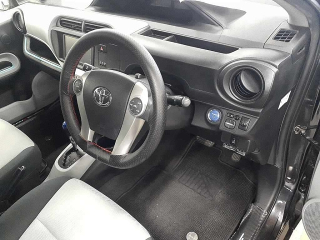 TOYOTA AQUA 2012