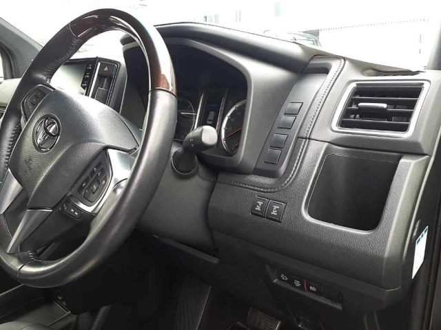 TOYOTA GRANACE 2022