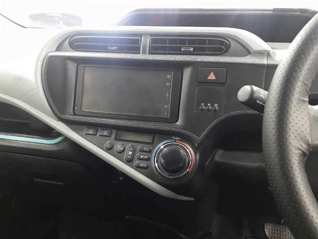 TOYOTA AQUA 2012