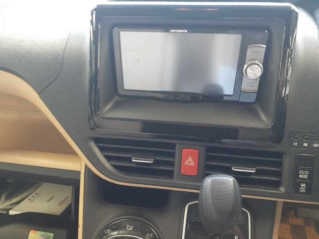 TOYOTA NOAH 2015