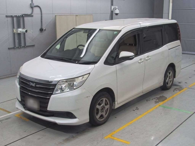 TOYOTA NOAH 2015