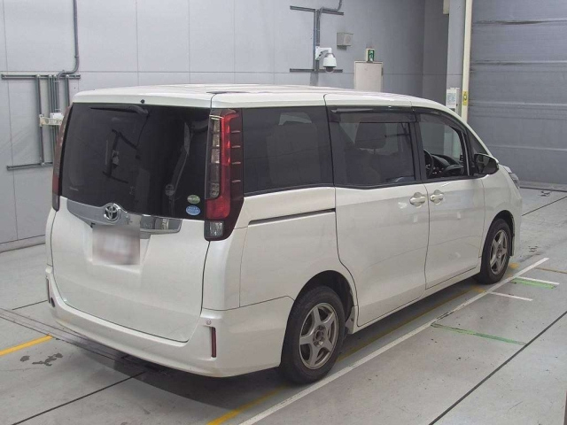 TOYOTA NOAH 2015