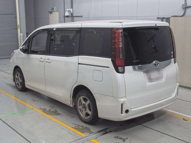 TOYOTA NOAH 2015