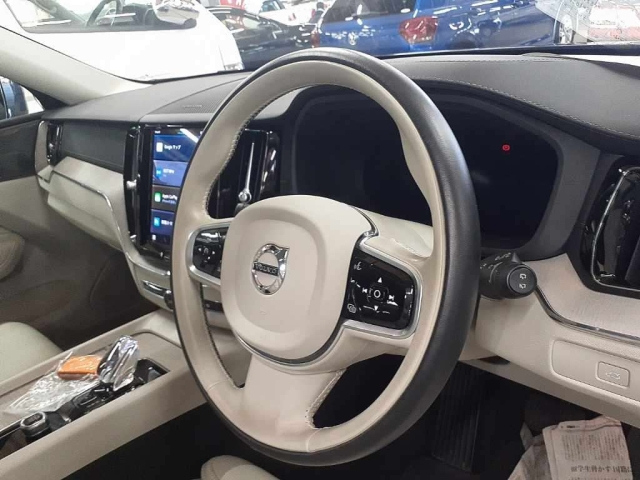 VOLVO XC60 2022