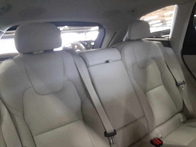 VOLVO XC60 2022