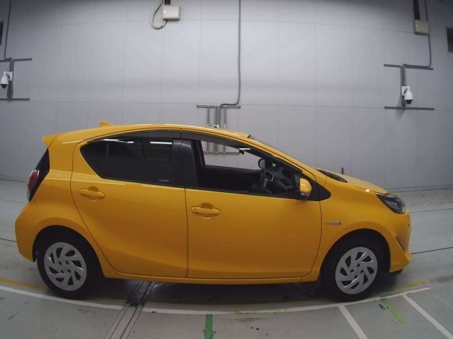 TOYOTA AQUA 2018