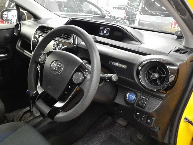 TOYOTA AQUA 2018