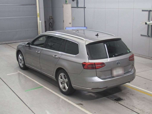 VOLKSWAGEN PASSAT VARIANT 2016