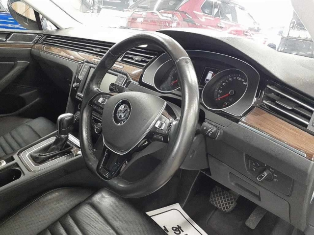 VOLKSWAGEN PASSAT VARIANT 2016