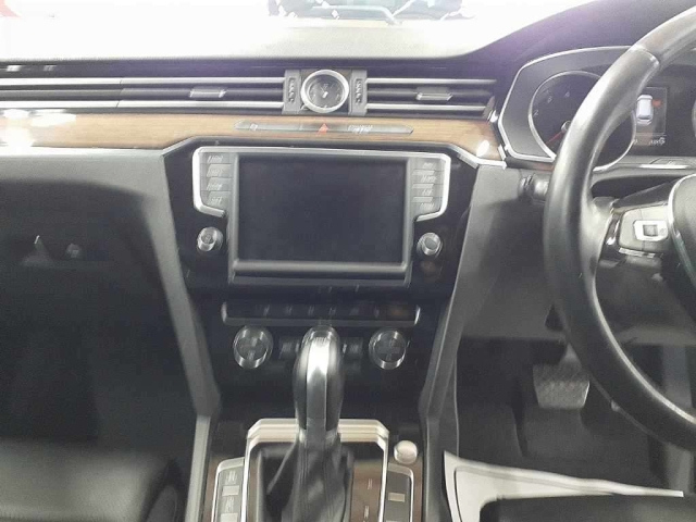 VOLKSWAGEN PASSAT VARIANT 2016