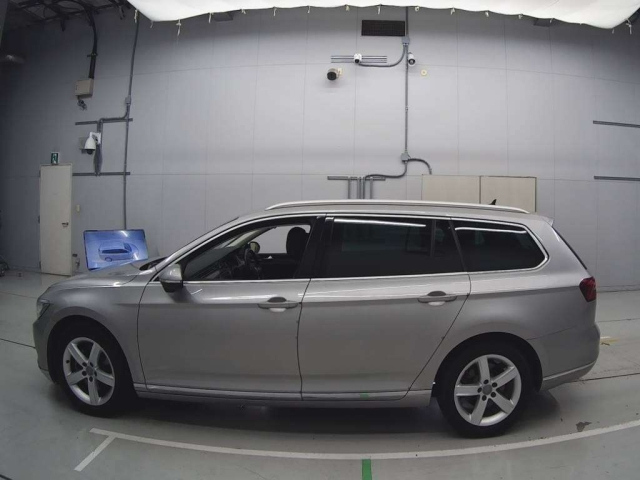 VOLKSWAGEN PASSAT VARIANT 2016