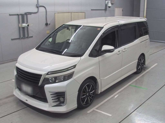 TOYOTA VOXY 2014