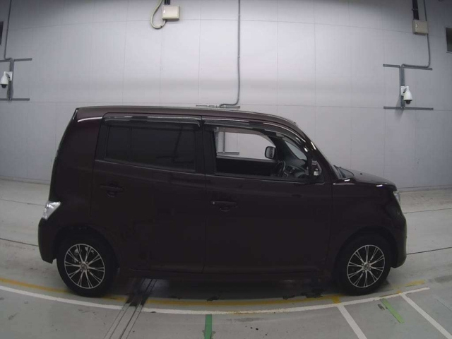 TOYOTA BB 2012
