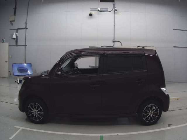 TOYOTA BB 2012