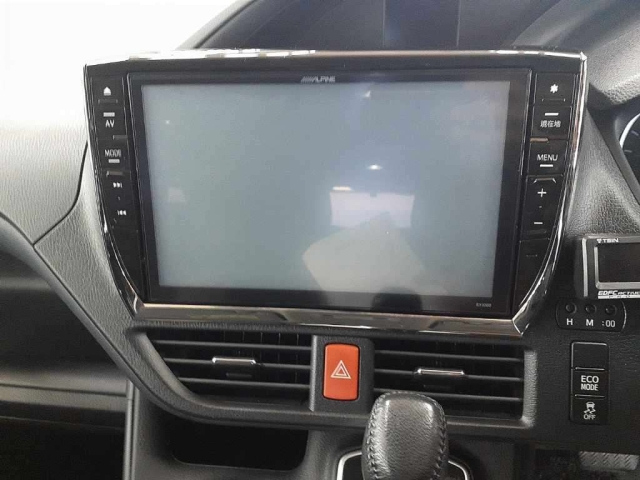 TOYOTA VOXY 2014