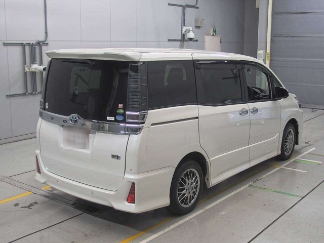 TOYOTA VOXY 2021