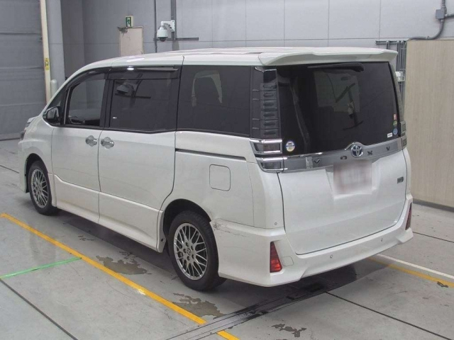 TOYOTA VOXY 2021