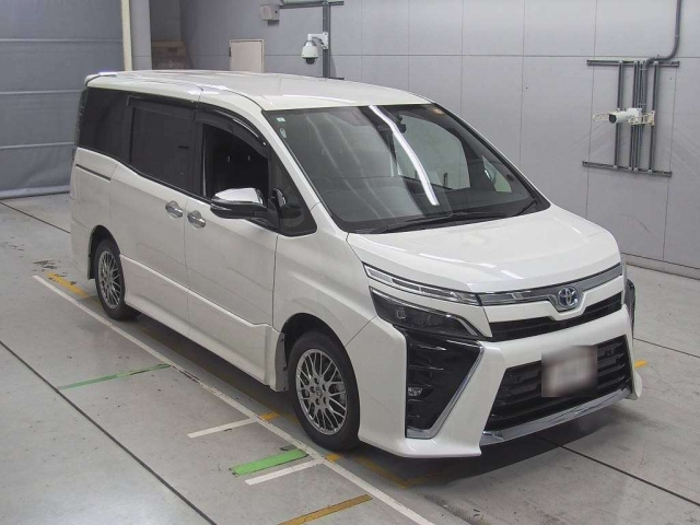 TOYOTA VOXY 2021